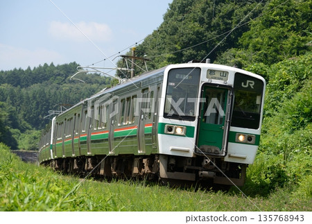 719 series train running on the Tohoku Main Line 719 series train running on the Tohoku Main Line 135768943
