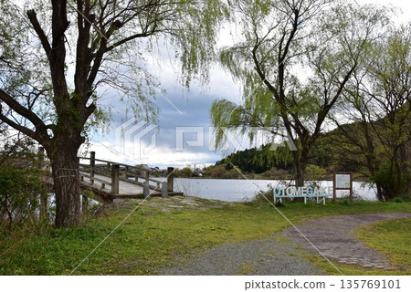 Otomegaike Pond, walking trails, and Otomegaike sign in Takashima City, Shiga Prefecture Otomegaike Pond, walking trails, and Otomegaike sign in Takashima City, Shiga Prefecture 135769101