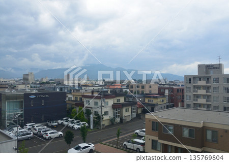 JR Hokkaido Sassho Line: Scenery from the train window between Sapporo Station and Shinkotoni Station (cloudy in the summer of 2023) 135769804