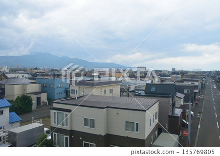 JR Hokkaido Sassho Line: Scenery from the train window between Sapporo Station and Shinkotoni Station (cloudy in the summer of 2023) 135769805