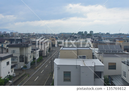 JR Hokkaido Sassho Line: Scenery from the train window between Sapporo Station and Shinkotoni Station (cloudy in the summer of 2023) JR Hokkaido Sassho Line: Scenery from the train window between Sapporo Station and Shinkotoni Station (cloudy in the summer of 2023) 135769812