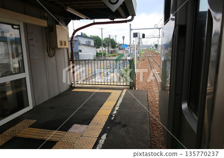 JR Hokkaido Sassho Line: Train window view between Shinkotoni Station and Ainosato Kyoikudai Station (cloudy in the summer of 2023) JR Hokkaido Sassho Line: Train window view between Shinkotoni Station and Ainosato Kyoikudai Station (cloudy in the summer of 2023) 135770237