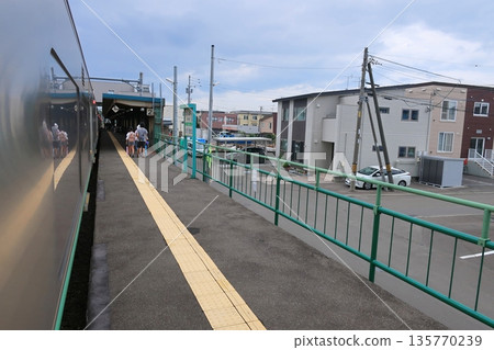 JR Hokkaido Sassho Line: Train window view between Shinkotoni Station and Ainosato Kyoikudai Station (cloudy in the summer of 2023) 135770239