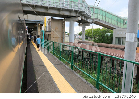 JR Hokkaido Sassho Line: Train window view between Shinkotoni Station and Ainosato Kyoikudai Station (cloudy in the summer of 2023) 135770240