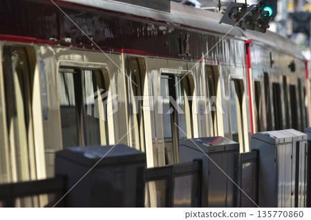 August 20, 2023, Yokohama, Kanagawa Prefecture: Flexible express trains or other types of trains can be operated on the track platform. August 20, 2023, Yokohama, Kanagawa Prefecture: Flexible express trains or other types of trains can be operated on the track platform. 135770860