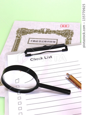 Real estate registration rights information and checklist (real estate sales, inheritance image, vertical composition) 135770925