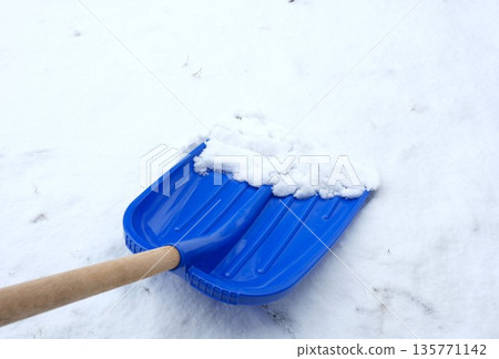刮雪 135771142