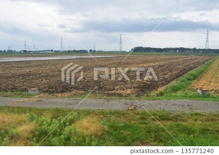 JR Hokkaido Sassho Line: Train window view between Ainosato Kyoikudai Station and Tobetsu Station (cloudy in the summer of 2023) 135771240