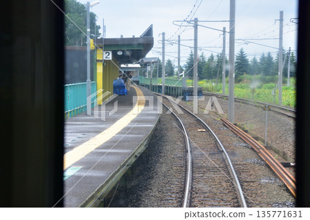 JR Hokkaido Sassho Line: Train window and station scenery between Tobetsu Station and Hokkaido Medical University Station (cloudy in summer 2023) 135771631