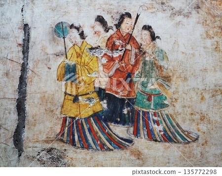 奈良縣高松塚壁畫博物館西牆女子群像（複製品） 135772298