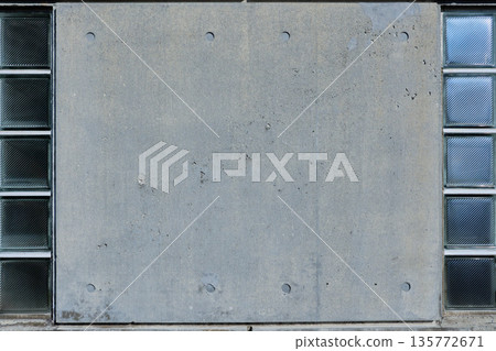 The harmony of concrete and glass in architectural design 135772671