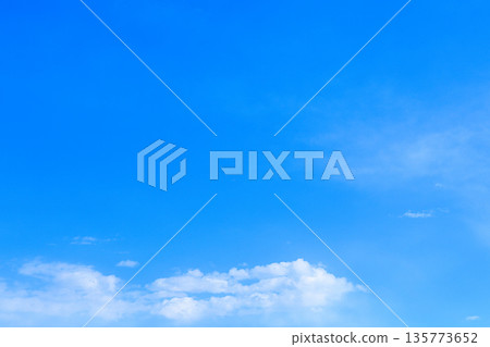 藍天白雲飄浮 藍天白雲飄浮 135773652