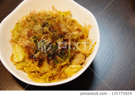 美味的日式炒麵 美味的日式炒麵 135773924