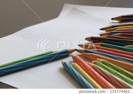彩色鉛筆 135774462