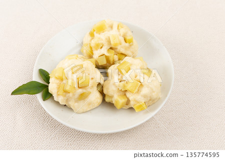 Ishigaki mochi Ishigaki mochi 135774595