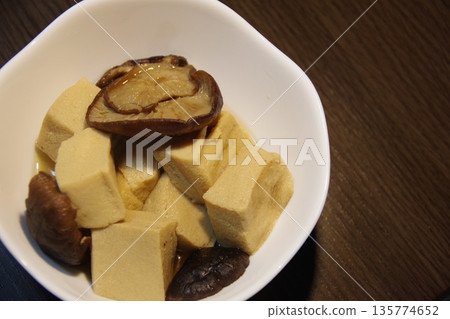 美味的菜餚 美味的菜餚 135774652