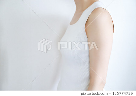 女性體態，圓肩 135774739