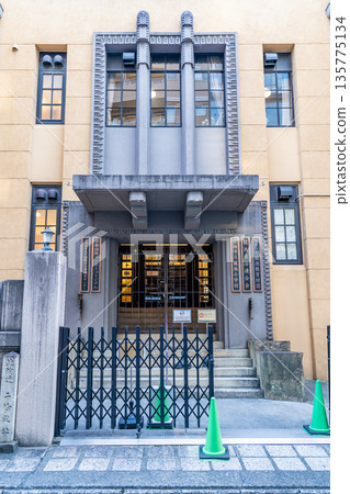京都國際漫畫博物館（原京都市立龍池小學）－收藏並展出明治時代的漫畫雜誌和歷史資料。 135775134