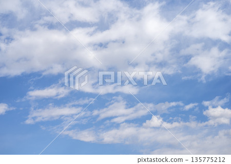 冬日的天空，藍天，晴空，冬天，一月 [東京] 135775212
