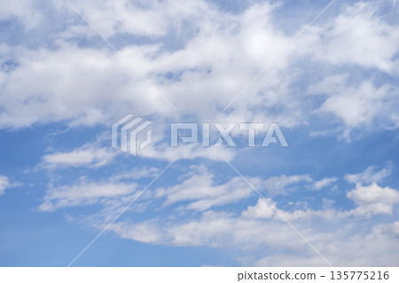 冬日的天空，藍天，晴空，冬天，一月 [東京] 135775216