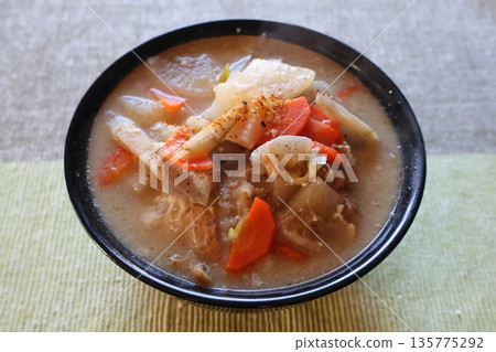 A lot of pork soup 135775292