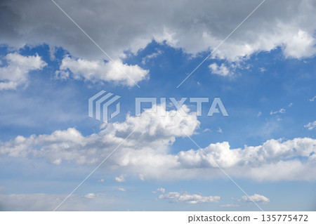 Winter sky, blue sky, clear sky, winter, January [Tokyo] 135775472