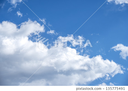 Winter sky, blue sky, clear sky, winter, January [Tokyo] 135775491