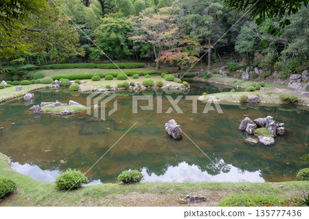 秋日的丈榮寺雪舟庭園 秋日的丈榮寺雪舟庭園 135777436