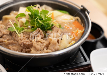 冬天來點熱又美味的壽喜燒吧 冬天來點熱又美味的壽喜燒吧 135777921