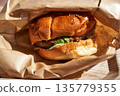 一個漢堡包 135779355