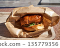 一個漢堡包 135779356