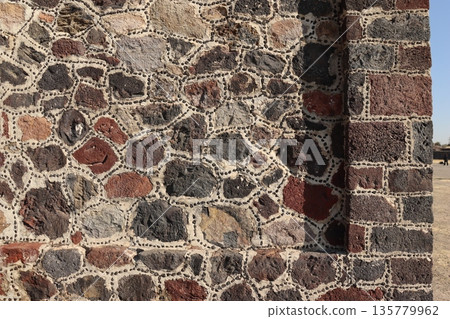 墨西哥特奧蒂瓦坎迷人的城牆 墨西哥特奧蒂瓦坎迷人的城牆 135779962