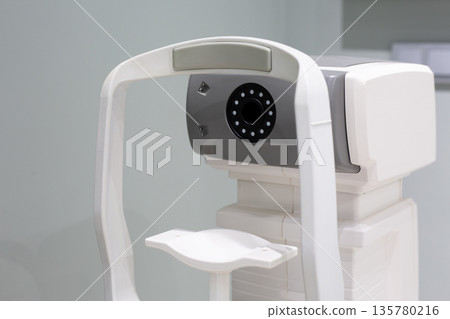 Myopia, hyperopia, astigmatism test device. Standard auto refraction and keratometer that provides convenient yet precise examinations with automatic focusing on the patient Myopia, hyperopia, astigmatism test device. Standard auto refraction and keratometer that provides convenient yet precise examinations with automatic focusing on the patient 135780216
