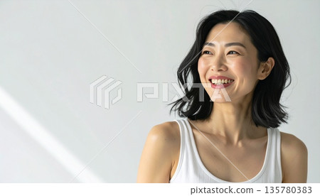 女性廣告中的美貌形象 135780383