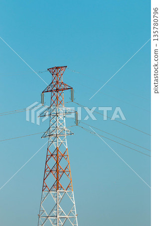 傳輸線和塔 傳輸線和塔 135780796