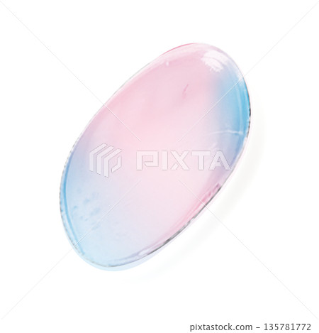 彩虹色水滴插圖，色彩漸層生動，展現了水潤感和透明度。 135781772