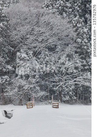 在雪埋沒的平交道口 在雪埋沒的平交道口 135782976