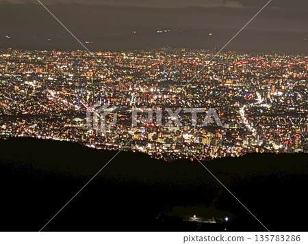 從六甲山花園露台眺望夜景 從六甲山花園露台眺望夜景 135783286