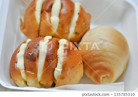 garlic bread or cheese bun, mozzarella cheese bun or bun with cheese and Shio Pan garlic bread or cheese bun, mozzarella cheese bun or bun with cheese and Shio Pan 135785310