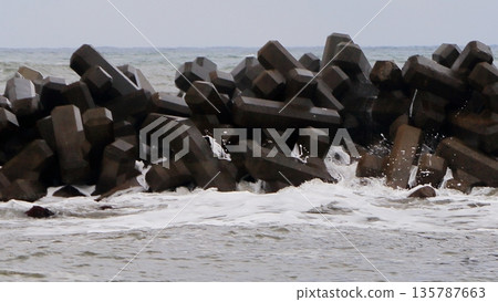 The geometric beauty of coastal wave-breaking blocks The geometric beauty of coastal wave-breaking blocks 135787663