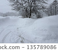 秋田郡鄉村，白雪皚皚的冬季景色 135789086