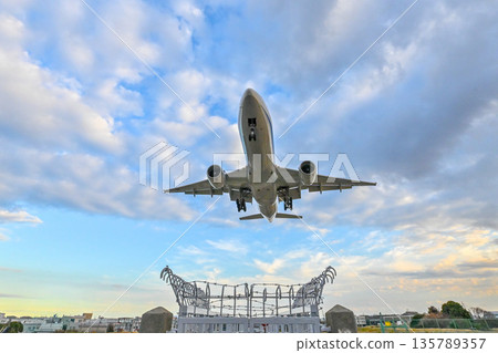 [Toyonaka, Osaka] Planes taking off and landing at Itami Airport. They're so cool, and I get excited every time I see them. 135789357