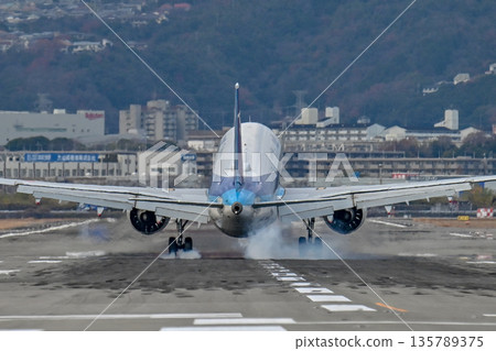 【大阪府豐中市】伊丹機場的飛機起降。它們太酷了，每次看到我都興奮不已。 135789375
