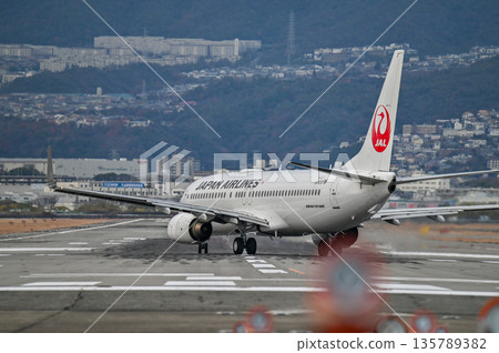 【大阪府豐中市】伊丹機場的飛機起降。它們太酷了,每次看到我都興奮不已。 【大阪府豐中市】伊丹機場的飛機起降。它們太酷了,每次看到我都興奮不已。 135789382