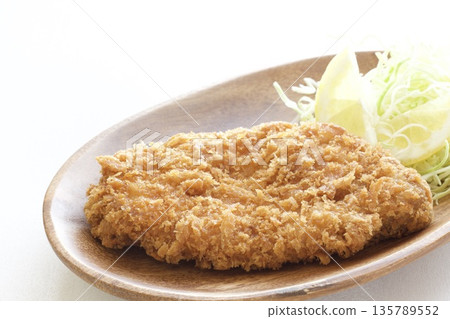 炸豬排和捲心菜絲 炸豬排和捲心菜絲 135789552