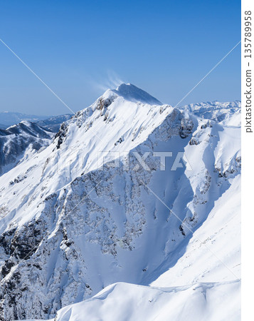 仲冬時節，從谷川山天神山脊眺望谷川山脈主脊。 135789958