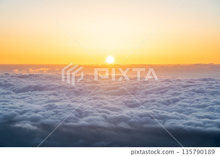 從白馬山欣賞日出和雲海(魔幻時刻)-從白馬山穿越到北阿爾卑斯山的雪倉山 從白馬山欣賞日出和雲海(魔幻時刻)-從白馬山穿越到北阿爾卑斯山的雪倉山 135790189