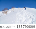 Climbers climbing the Tenjin Ridge of Mt. Tanigawa in the dead of winter 135790809