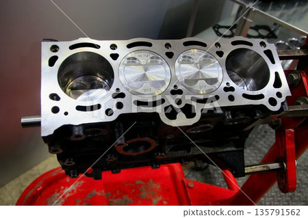 The famous "4AG" engine, also installed in the famous car "Hachiroku," features a cylinder block 135791562