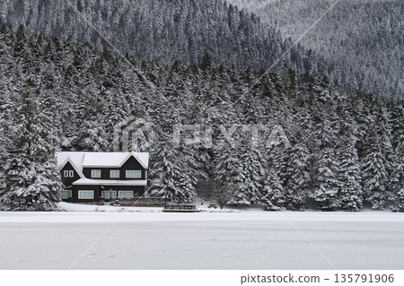 Lake home near the Golcuk Lake in Bolu, Turkey 135791906
